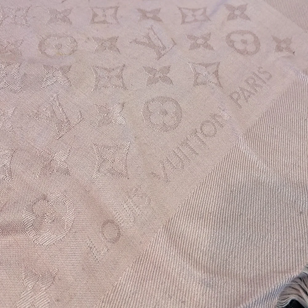 Louis Vuitton Chase Monogram Soft Pink - Picture 2 of 4